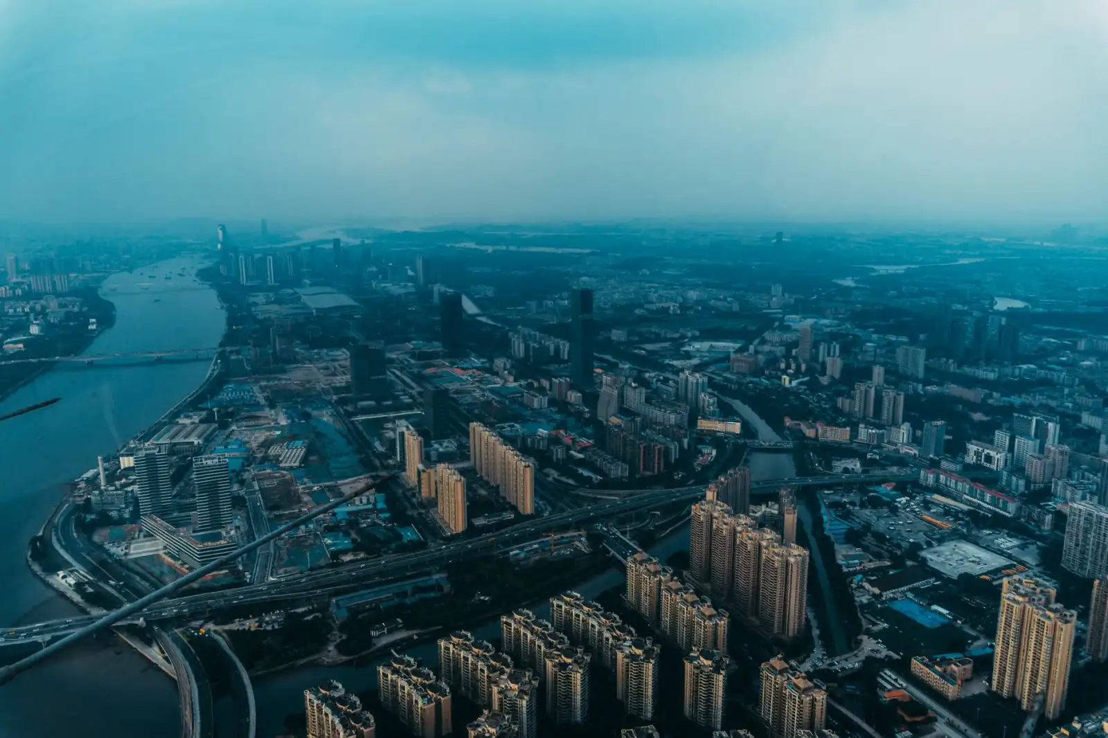 深圳市灿游科技游戏开发工具光盘产品技术参数与性能对比分析