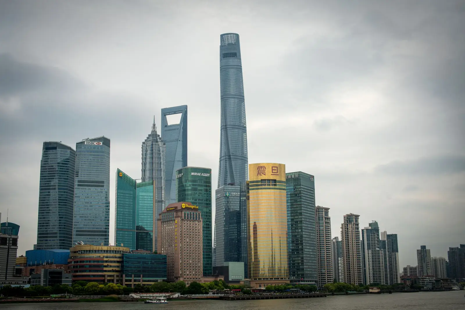 2025年游戏引擎软件光盘技术升级趋势与开发者适配方案